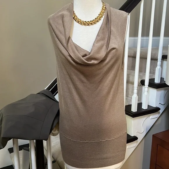 Ann Taylor top. Size S - Picture 9 of 11